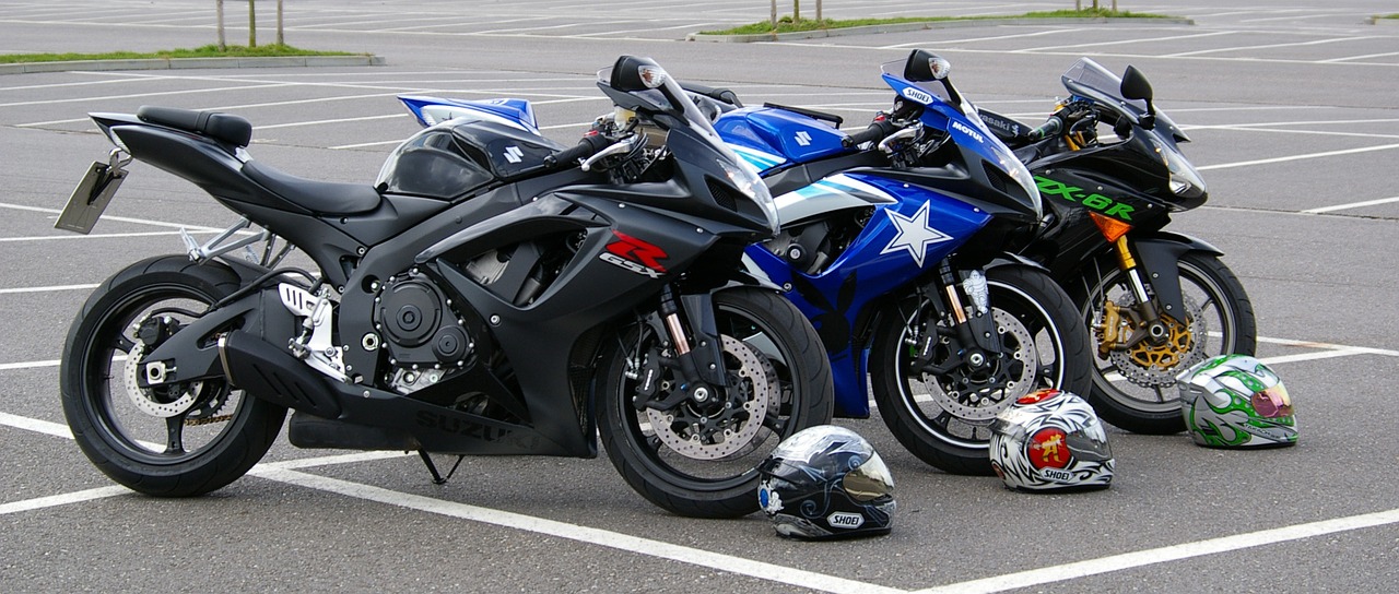 Motos allignées au départ du Tourist Trophy