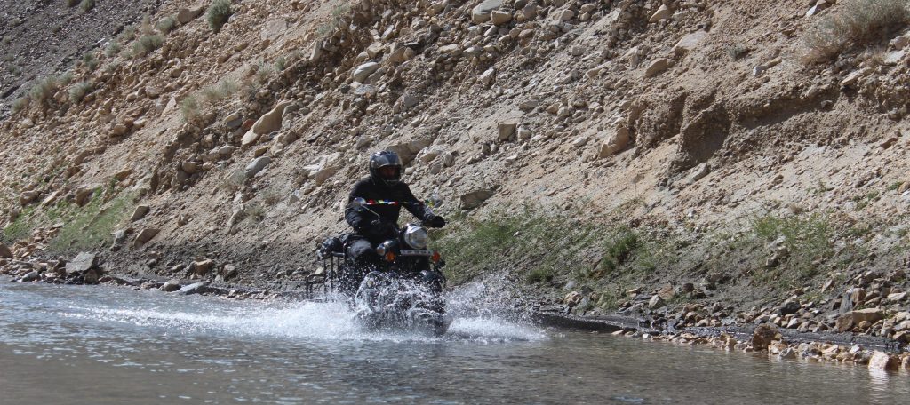 rouler sur pistes en himalaya en inde