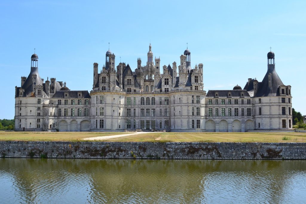 les chateaux de la loire a moto