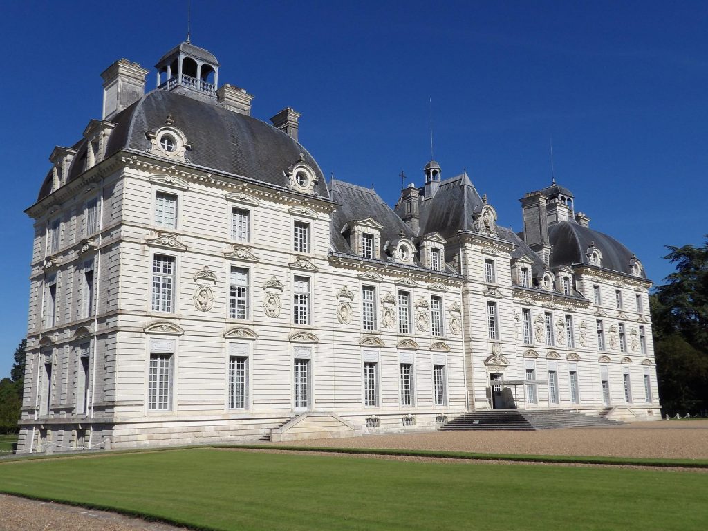 les chateaux de la loire a moto