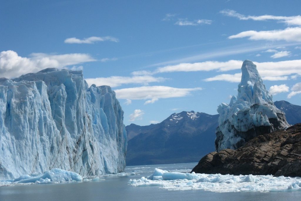 vue sur glacier lors du voyage à moto au sud argentine