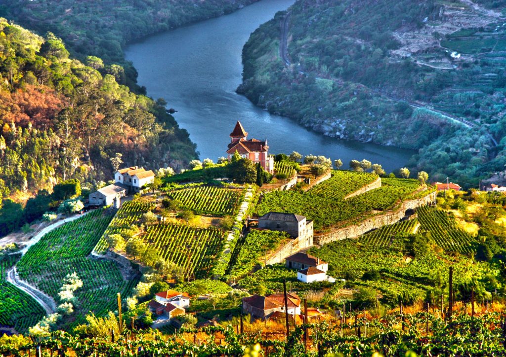 la vallée du douro à moto
