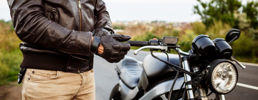 motard sur la route